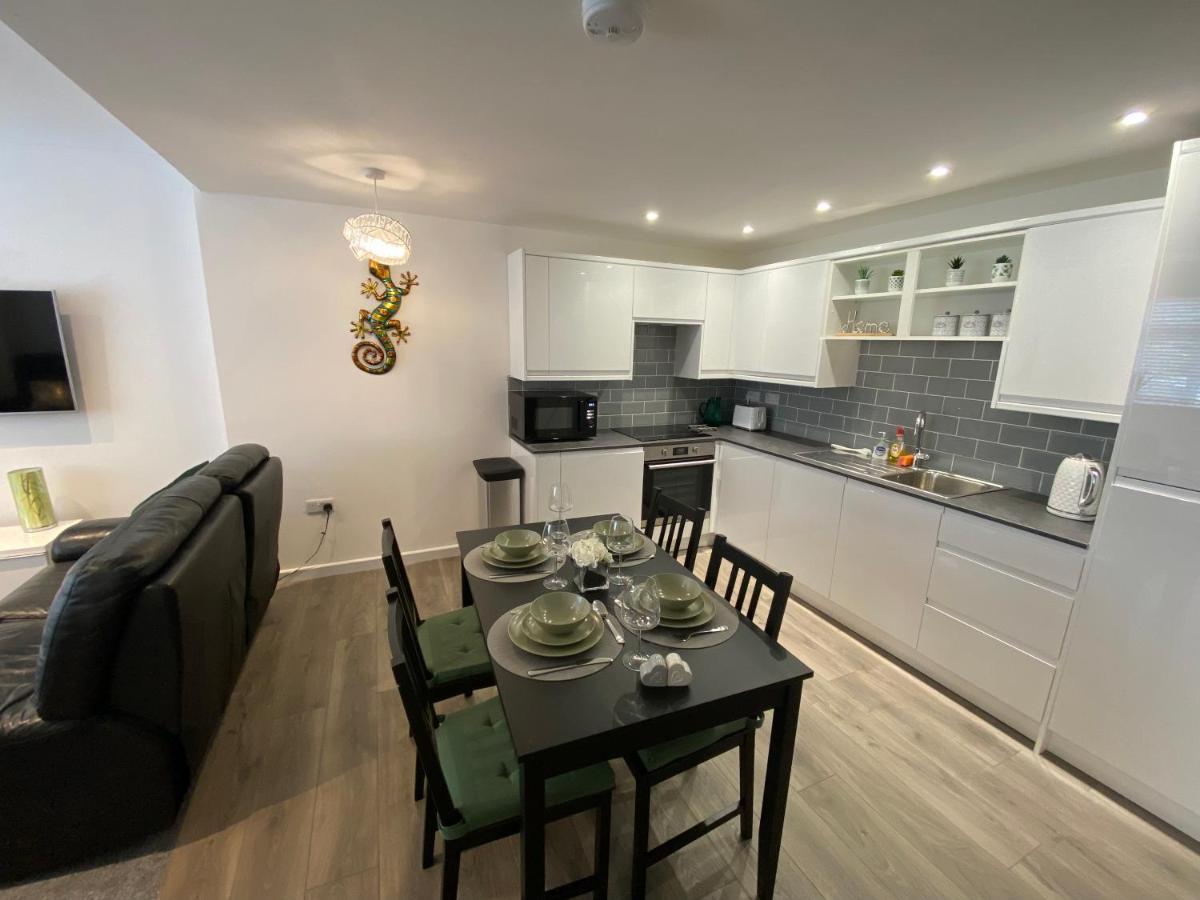 Modern 2 Bedroom Apartment, With Car Parking. Bitton ภายนอก รูปภาพ