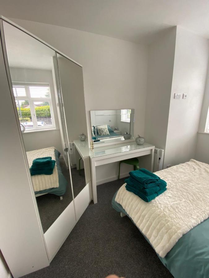 Modern 2 Bedroom Apartment, With Car Parking. Bitton ภายนอก รูปภาพ